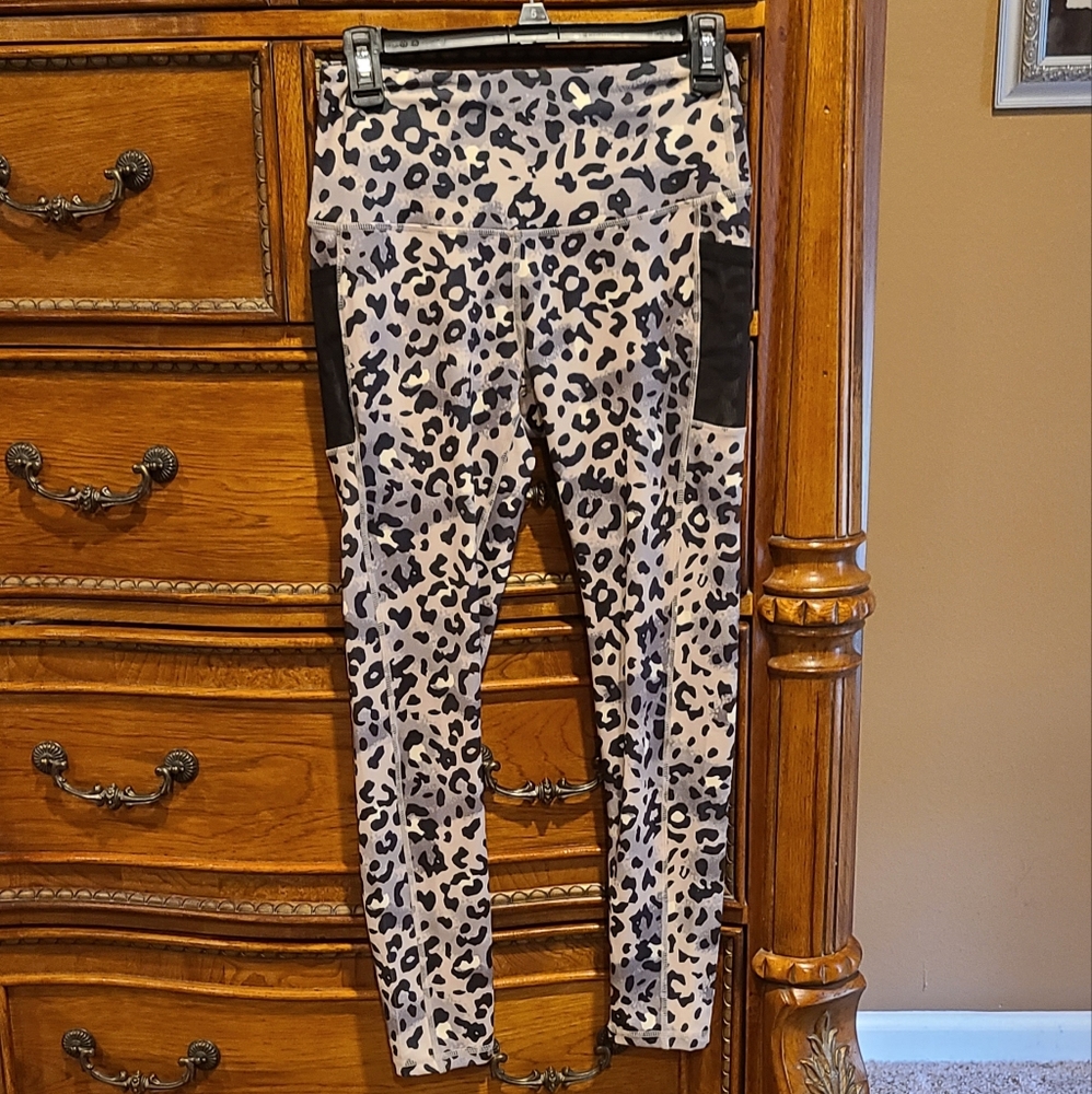 Leppard print leggings. Size Medium